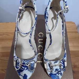 Gucci Blue White Floral Leather Ankle-Strap Pumps with Horsebit